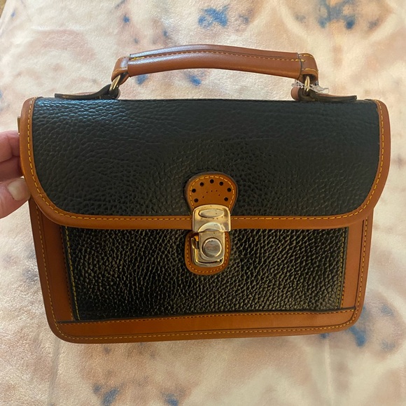 Vintage Dooney & Burke All - Weather Leather Black & Tan Pebbled Crossbody Bag - Picture 3 of 17